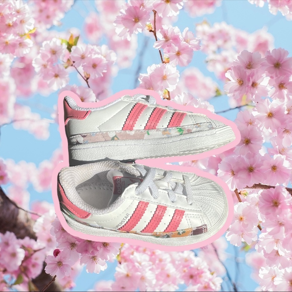 US 6K toddler girl Adidas color , pink , white , floral